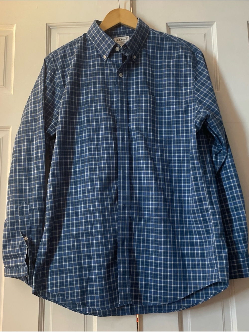 L.L. Bean Men's Kennebunk Slightly Fit MREG Blue Plaid Wrinkle-Free Long Sleeve - Picture 1 of 3